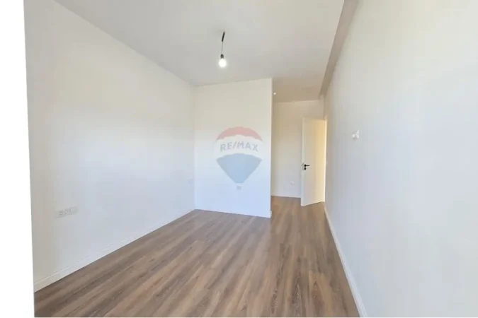 Tirane, jepet me qera zyre , 80 m² 950 € (Sheshi Skënderbej, Tiranë)