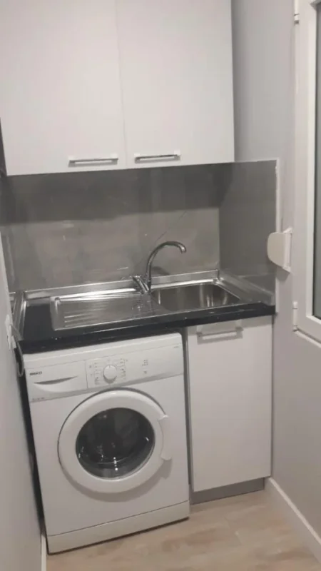 Tirane, jepet me qera garsonier 1+1 Kati 1, 40 m² 450 € (Tek Stadiumi Dinamo.)
