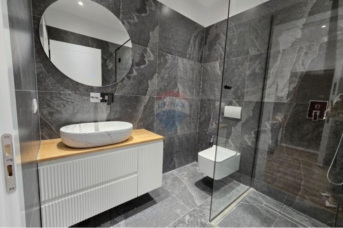 Tirane, jepet me qera zyre , 80 m² 950 € (Sheshi Skënderbej, Tiranë)