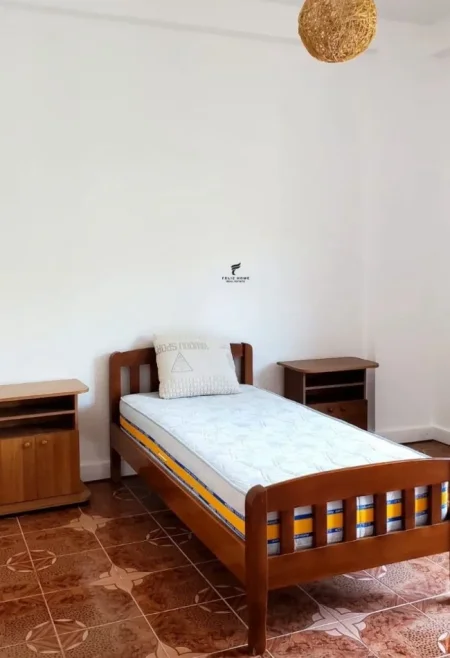 Tirane, jepet me qera apartament 3+1+Ballkon Kati 2, 100 m² 550 € (SELITE)