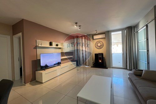 Tirane, jepet me qera apartament 3+1+Aneks+Ballkon Kati 3, 105 m² 750 € (Pazari i Ri)