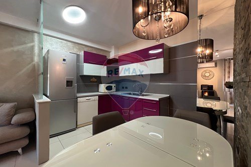 Tirane, jepet me qera apartament 3+1+Aneks+Ballkon Kati 3, 105 m² 750 € (Pazari i Ri)