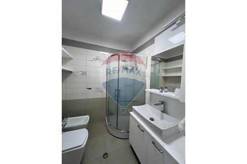 Tirane, jepet me qera apartament 3+1+Aneks+Ballkon Kati 3, 105 m² 750 € (Pazari i Ri)