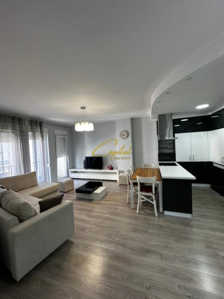 Tirane, jepet me qera apartament 2+1 Kati 7, 120 m² 800 € (21 DHJETORI)