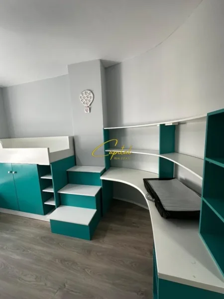 Tirane, jepet me qera apartament 2+1 Kati 7, 120 m² 800 € (21 DHJETORI)