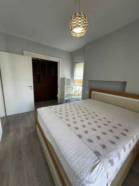 Tirane, jepet me qera apartament 2+1 Kati 7, 120 m² 800 € (21 DHJETORI)