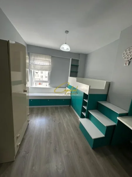 Tirane, jepet me qera apartament 2+1 Kati 7, 120 m² 800 € (21 DHJETORI)