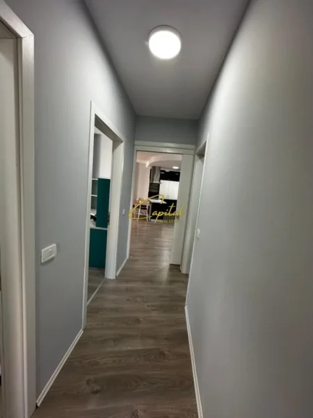 Tirane, jepet me qera apartament 2+1 Kati 7, 120 m² 800 € (21 DHJETORI)