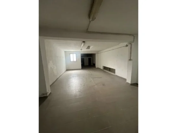 Tirane, jepet me qera ambjent biznesi Kati 1, 1.028 m² 7.000 € (Ali Demi)
