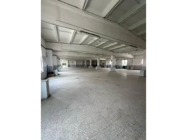 Tirane, jepet me qera ambjent biznesi Kati 1, 1.028 m² 7.000 € (Ali Demi)