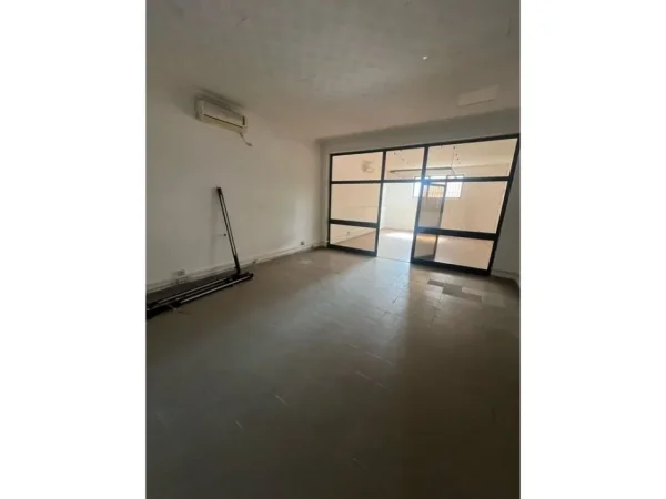 Tirane, jepet me qera ambjent biznesi Kati 1, 1.028 m² 7.000 € (Ali Demi)