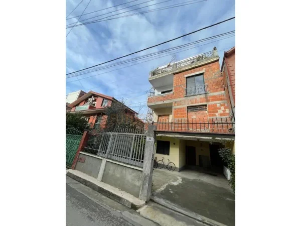 Tirane, shitet , 240 m² 350.000 € (RRUGA 5 MAJI)