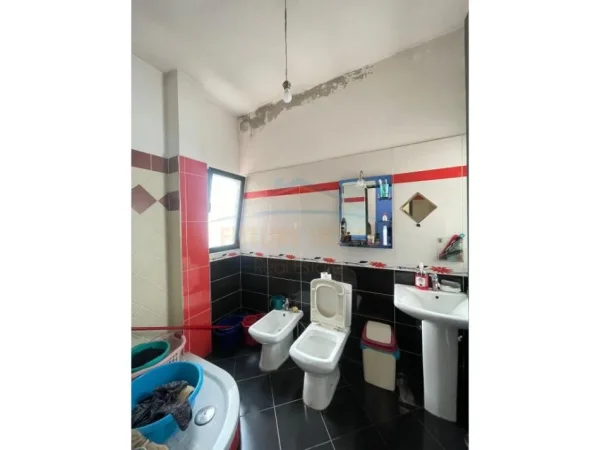 Tirane, shitet , 240 m² 350.000 € (RRUGA 5 MAJI)