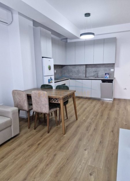 Shqiperi, jepet me qera apartament 1+1 Kati 3, 57 m² 450 € (Ali Demi Kompleksi Kaimi)