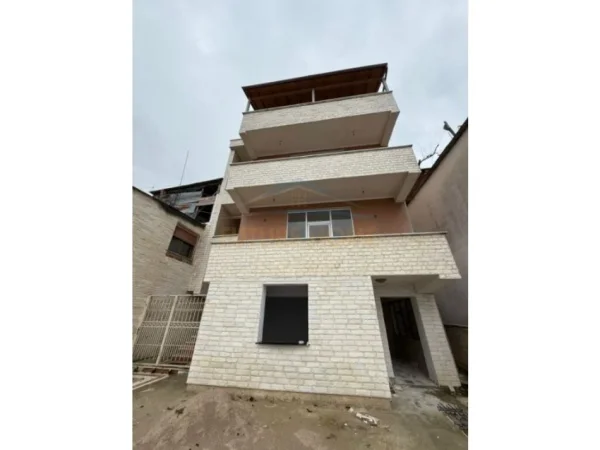 Tirane, shitet Vile , 520 m² 370.000 € (RRUGA EJUP KASTRATI VILAT GJERMANE)