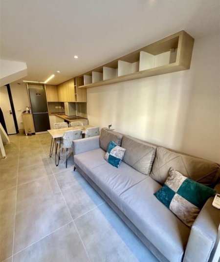 Tirane, jepet me qera apartament duplex 1+1 Kati 1, 65 m² 450 € (GOLDEN PARK 3)