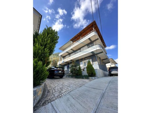 Tirane, shitet Vile , 565 m² 350.000 € (VORE)
