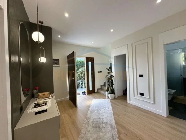 Tirane, shitet Vile , 565 m² 350.000 € (VORE)