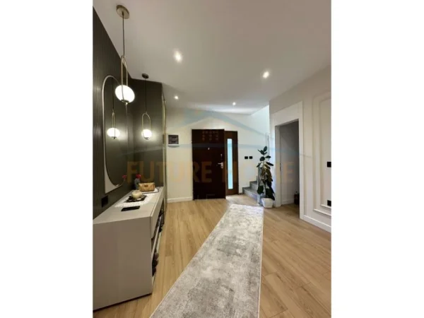 Tirane, shitet Vile , 565 m² 350.000 € (VORE)