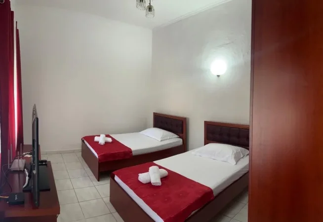 Tirane, jepet me qera shtepi 1+1 Kati 2, 80 m² 500 € (Shkolla e Kuqe)