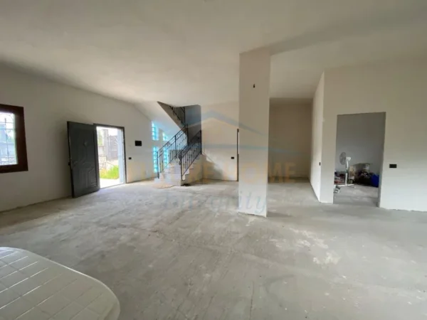 Tirane, shitet , 251 m² 250.000 € (TUFINE)
