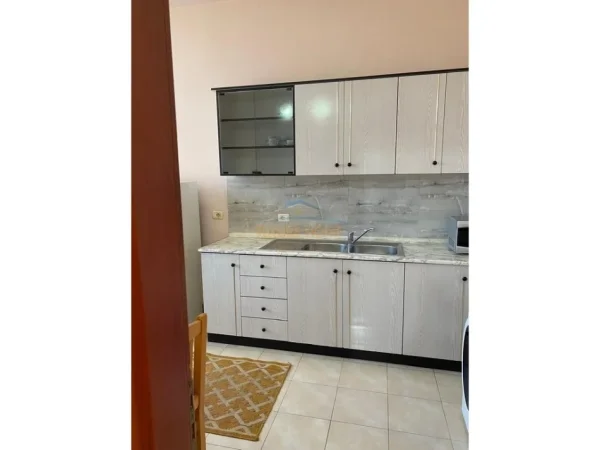 Tirane, shitet Vile , 404 m² 820.000 € (SHKOLLA RAMAZAN JARANI)