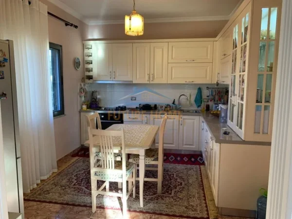 Tirane, shitet Vile , 404 m² 820.000 € (SHKOLLA RAMAZAN JARANI)