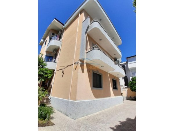 Tirane, shitet Vile , 404 m² 820.000 € (SHKOLLA RAMAZAN JARANI)