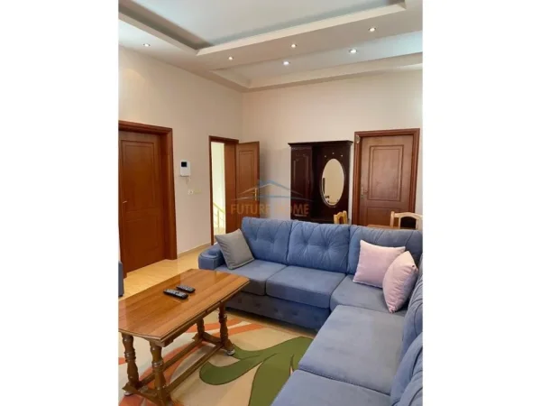 Tirane, shitet Vile , 404 m² 820.000 € (SHKOLLA RAMAZAN JARANI)