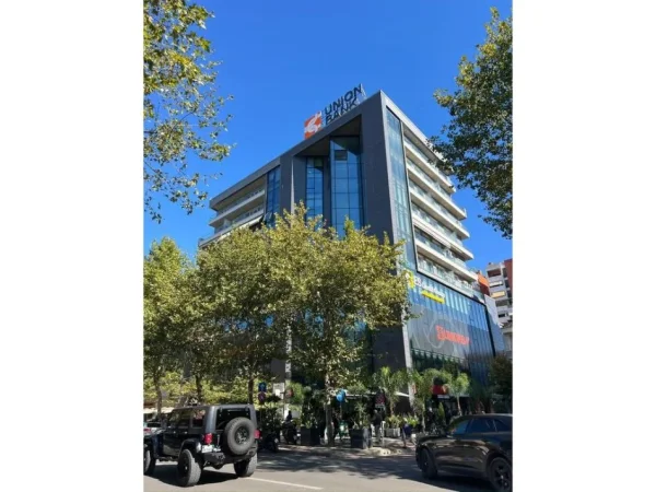 Tirane, jepet me qera apartament 2+1 Kati 4, 110 m² 900 € (Qender)