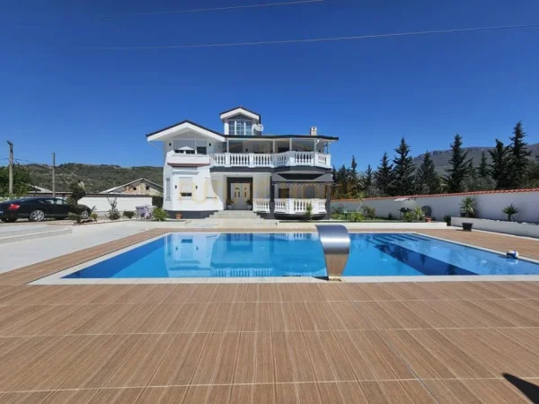 Tirane, shitet Vile , 315 m² 1.600.000 € (IBE)