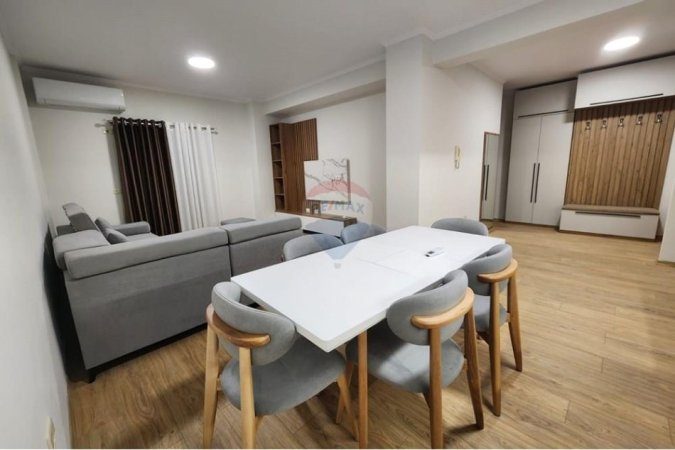 Tirane, jepet me qera apartament 2+1+Ballkon Kati 2, 105 m²