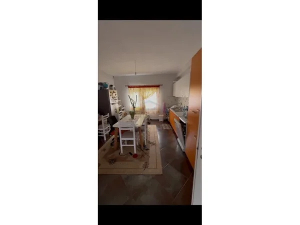 Tirane, shitet Vile , 467 m² 360.000 € (KOMBINAT)