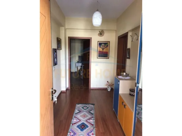 Tirane, shitet Vile , 389 m² 350.000 € (PRANE KRYEGJYSHATES)