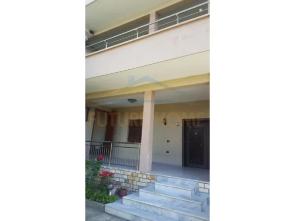 Tirane, shitet Vile , 300 m² 320.000 € (KOMBINAT)