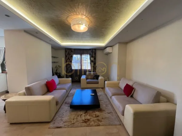 Tirane, jepet me qera apartament 3+1+Aneks+Ballkon Kati 4, 135 m² 850 € (Rruga e Durrsit)