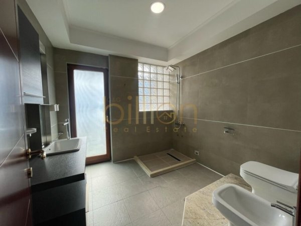 Tirane, jepet me qera apartament 3+1+Aneks+Ballkon Kati 4, 135 m² 850 € (Rruga e Durrsit)