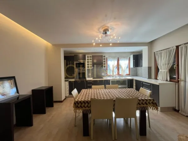 Tirane, jepet me qera apartament 3+1+Aneks+Ballkon Kati 4, 135 m² 850 € (Rruga e Durrsit)