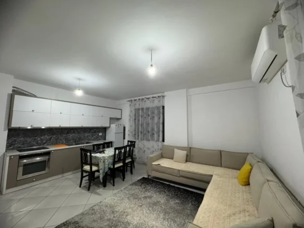 Tirane, jepet me qera apartament 3+1+Ballkon Kati 2, 136 m² 650 € (Astir)