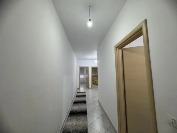 Tirane, jepet me qera apartament 3+1+Ballkon Kati 2, 136 m² 650 € (Astir)