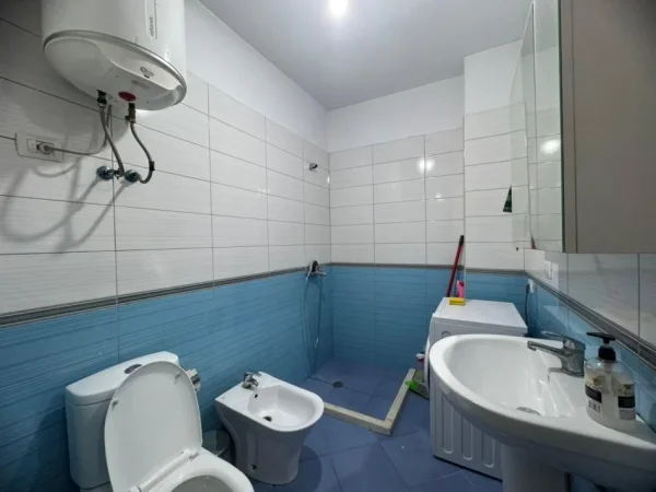 Tirane, jepet me qera apartament 3+1+Ballkon Kati 2, 136 m² 650 € (Astir)