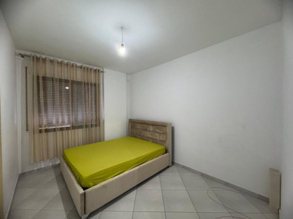 Tirane, jepet me qera apartament 3+1+Ballkon Kati 2, 136 m² 650 € (Astir)