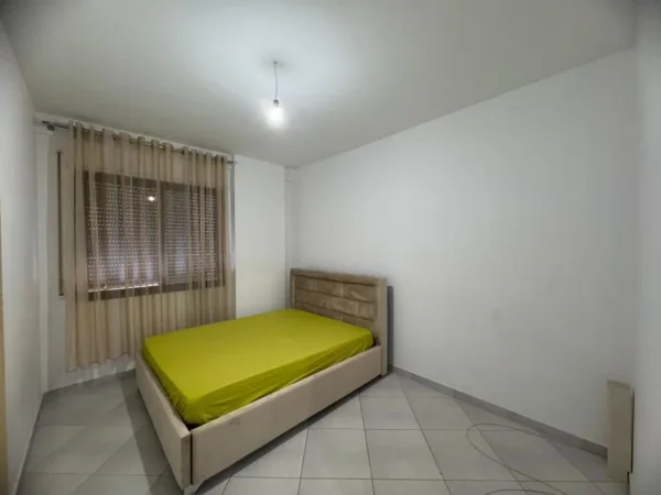 Tirane, jepet me qera apartament 3+1+Ballkon Kati 2, 136 m² 650 € (Astir)