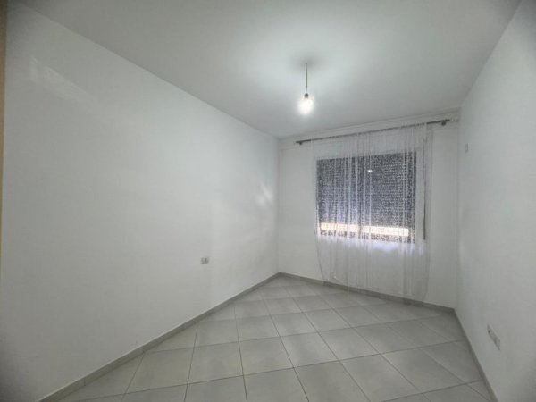 Tirane, jepet me qera apartament 3+1+Ballkon Kati 2, 136 m² 650 € (Astir)
