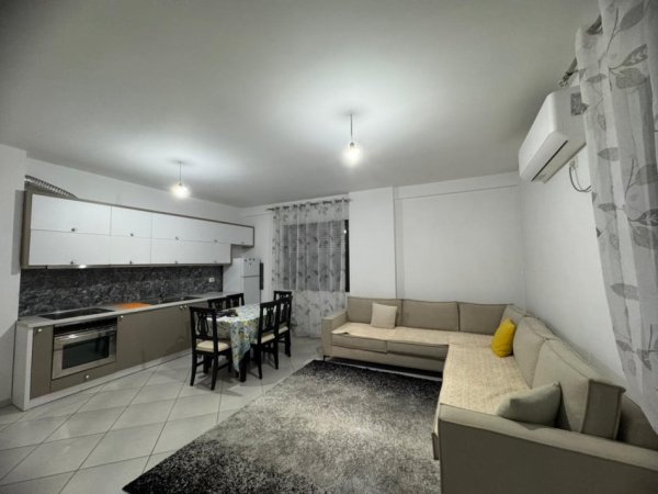 Tirane, jepet me qera apartament 3+1+Ballkon Kati 2, 136 m² 650 € (Astir)