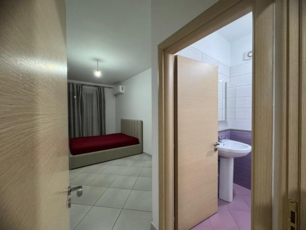 Tirane, jepet me qera apartament 3+1+Ballkon Kati 2, 136 m² 650 € (Astir)