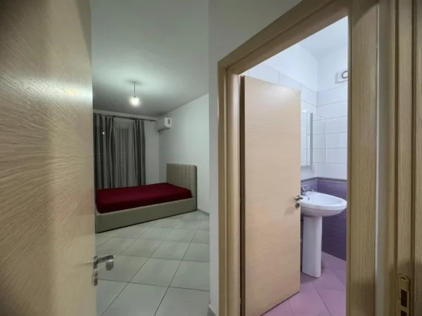 Tirane, jepet me qera apartament 3+1+Ballkon Kati 2, 136 m² 650 € (Astir)