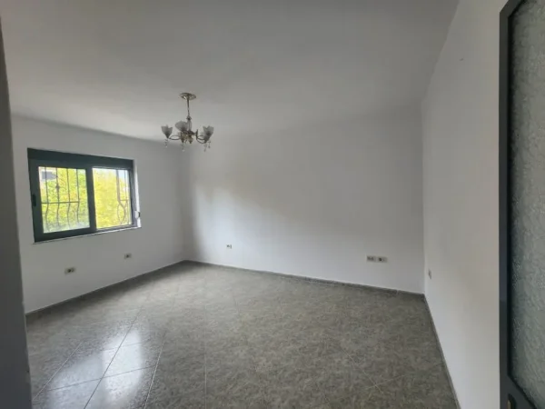 Tirane, shitet apartament 1+1 Kati 3, 54 m² 107.000 € (Shkolla 1 Maj Ali Dem)
