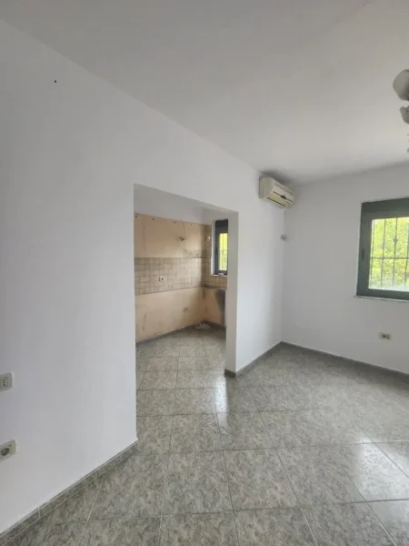 Tirane, shitet apartament 1+1 Kati 3, 54 m² 107.000 € (Shkolla 1 Maj Ali Dem)