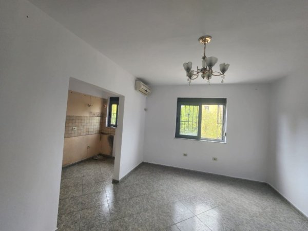 Tirane, shitet apartament 1+1 Kati 3, 54 m² 107.000 € (Shkolla 1 Maj Ali Dem)